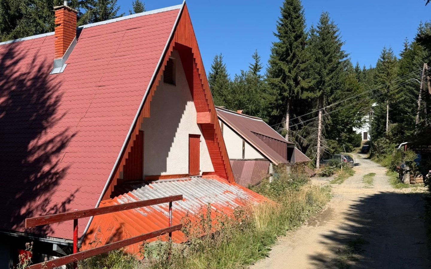 Slike za Ras (8) Na prodaju kompletno opremljena vikendica u naselju Treska + plac od 3 ara